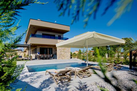 Villa Pieron with Pool, Jacuzzi and Sauna
