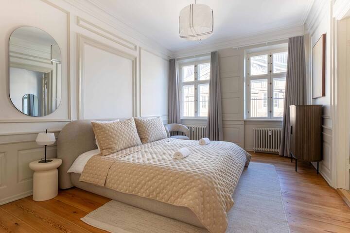 Spacious Apartment on Lively & Vibrant Street gallery image 2