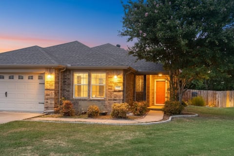 Pet-Friendly Midlothian Home Near Wedding Venues!