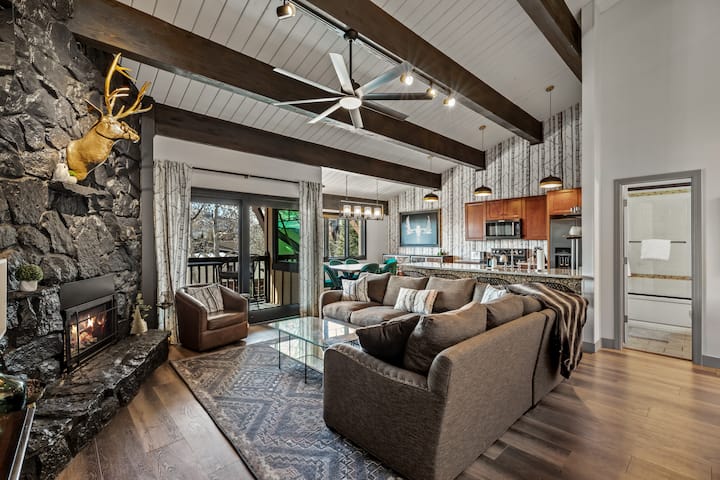 Phoenix Luxe – Walk To Ski + Spa Amenities - Steamboat Springs, CO
