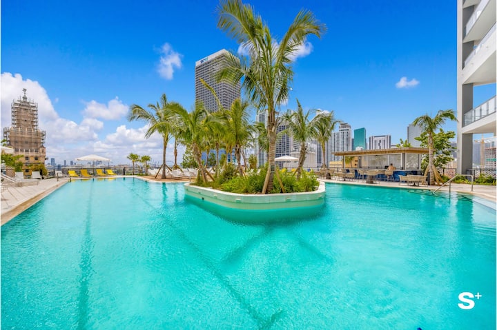 Downtown 1-bd Condo | City Views - Miami, FL