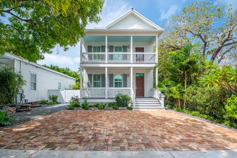 Pool &  Parking, & Near Duval - The Rigby House