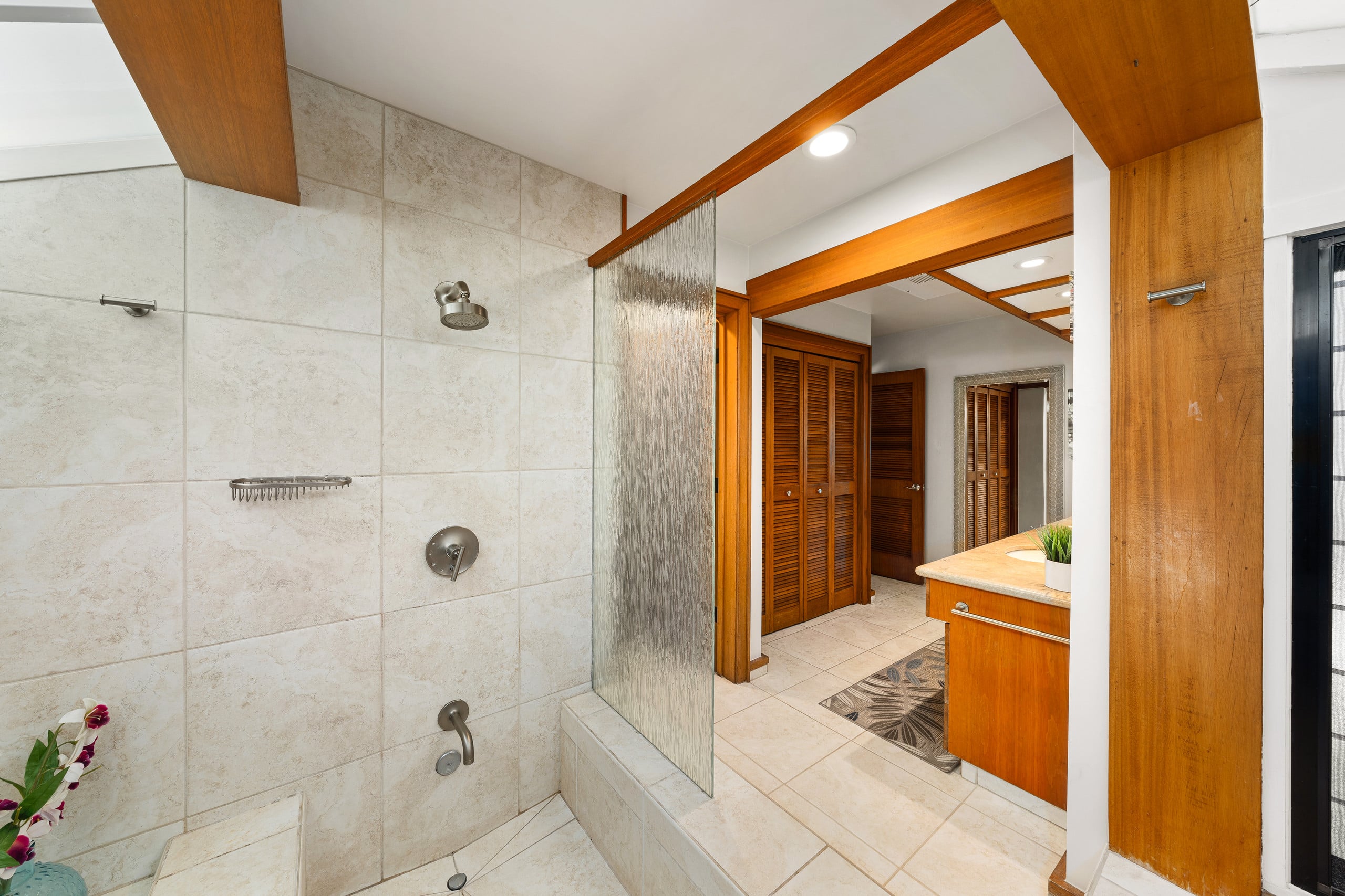 Condo in Lahaina · ★4.93 · 2 bedrooms · 3 beds · 3 baths - Image 32
