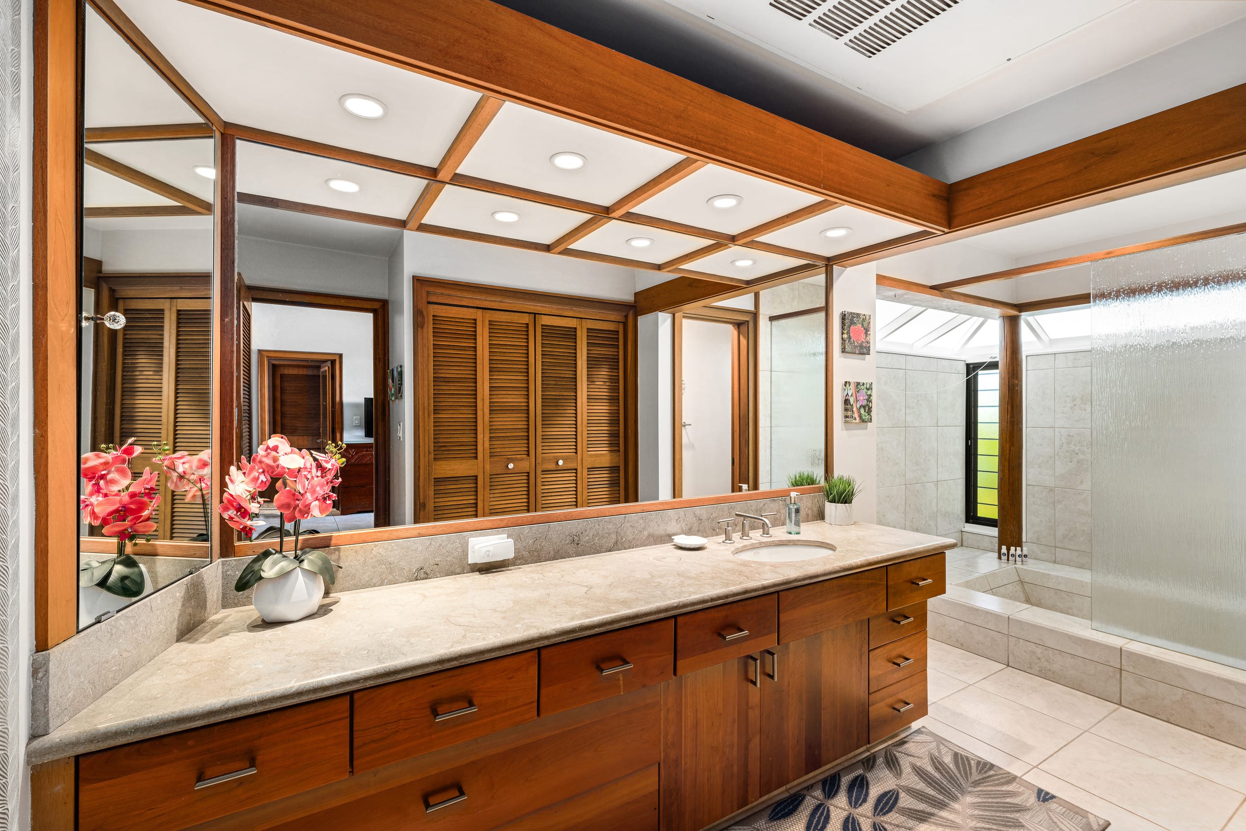 Condo in Lahaina · ★4.93 · 2 bedrooms · 3 beds · 3 baths - Image 34