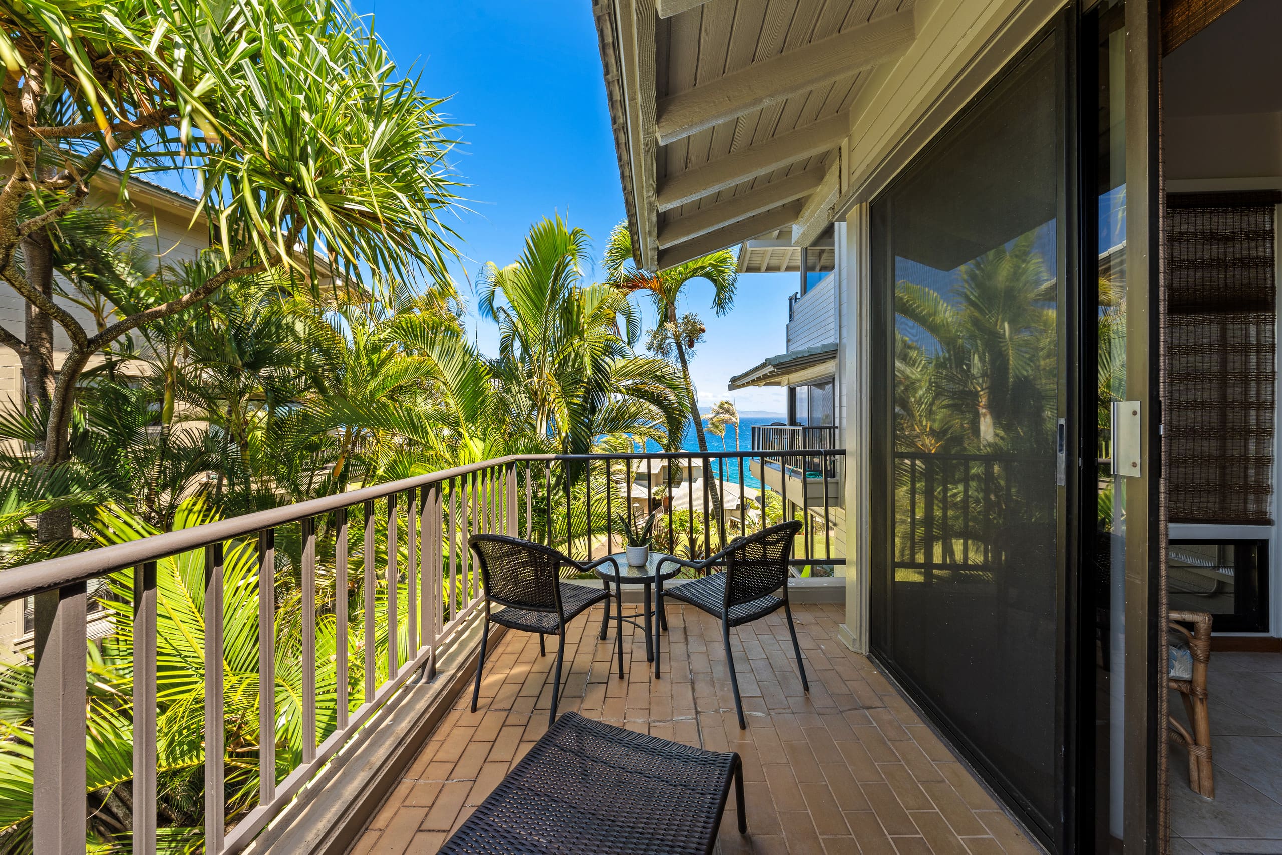 Condo in Lahaina · ★4.93 · 2 bedrooms · 3 beds · 3 baths - Image 39
