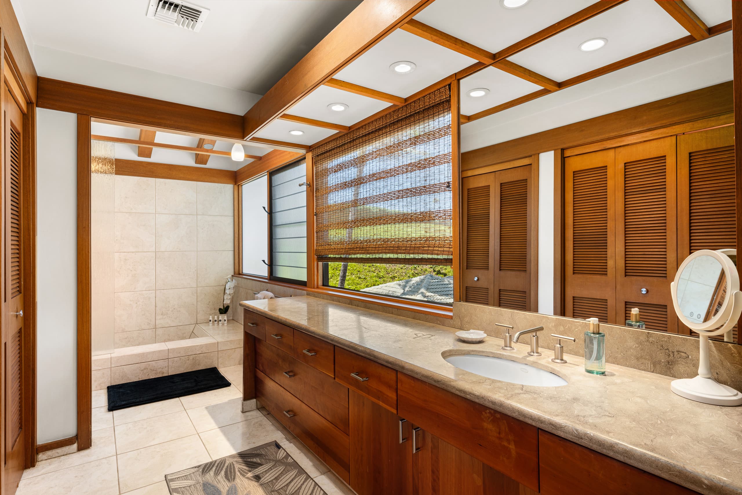 Condo in Lahaina · ★4.93 · 2 bedrooms · 3 beds · 3 baths - Image 31