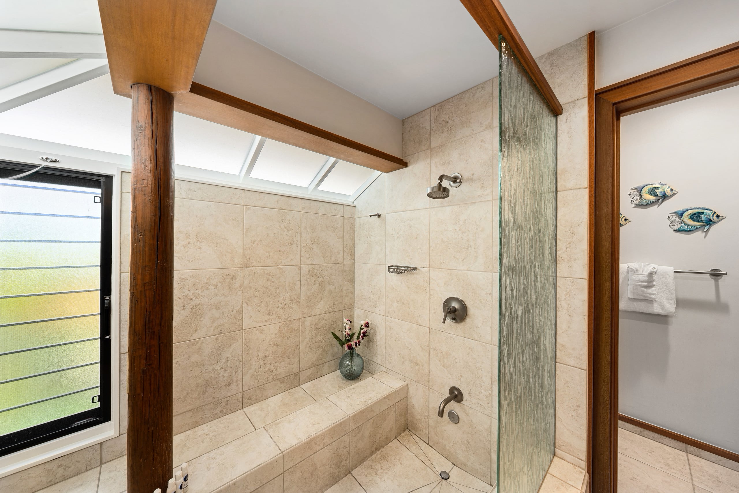 Condo in Lahaina · ★4.93 · 2 bedrooms · 3 beds · 3 baths - Image 33