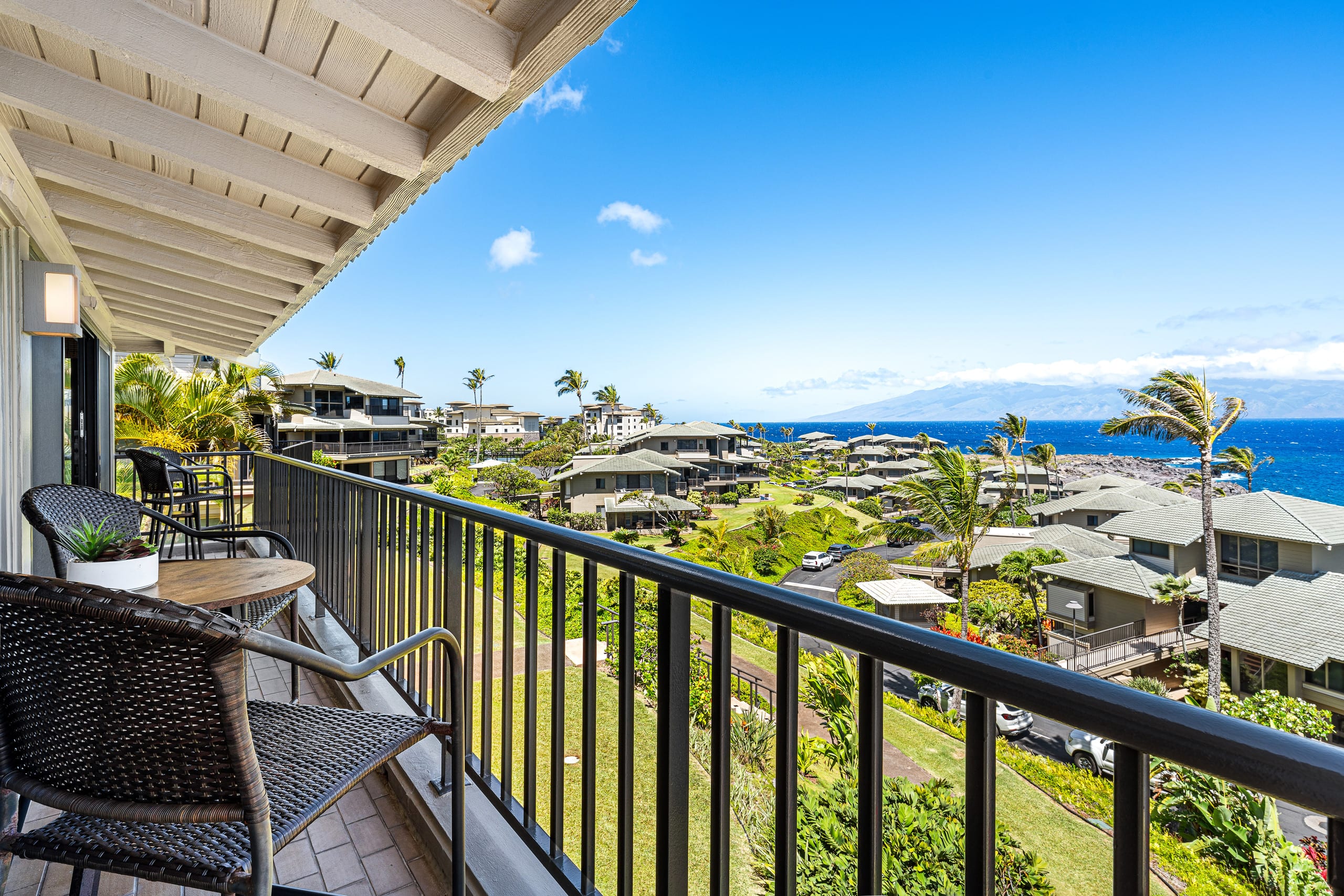 Condo in Lahaina · ★4.93 · 2 bedrooms · 3 beds · 3 baths - Image 36