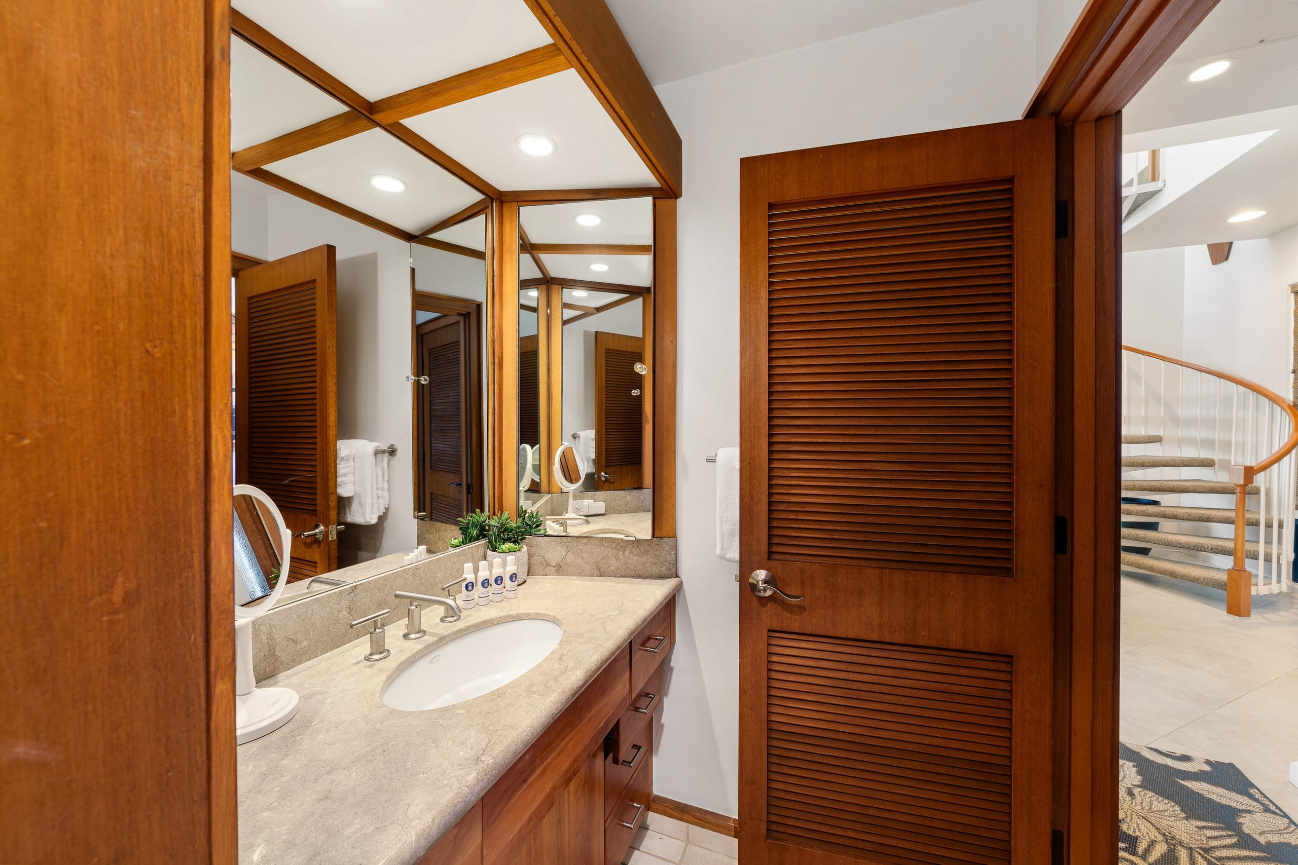 Condo in Lahaina · ★4.93 · 2 bedrooms · 3 beds · 3 baths - Image 25
