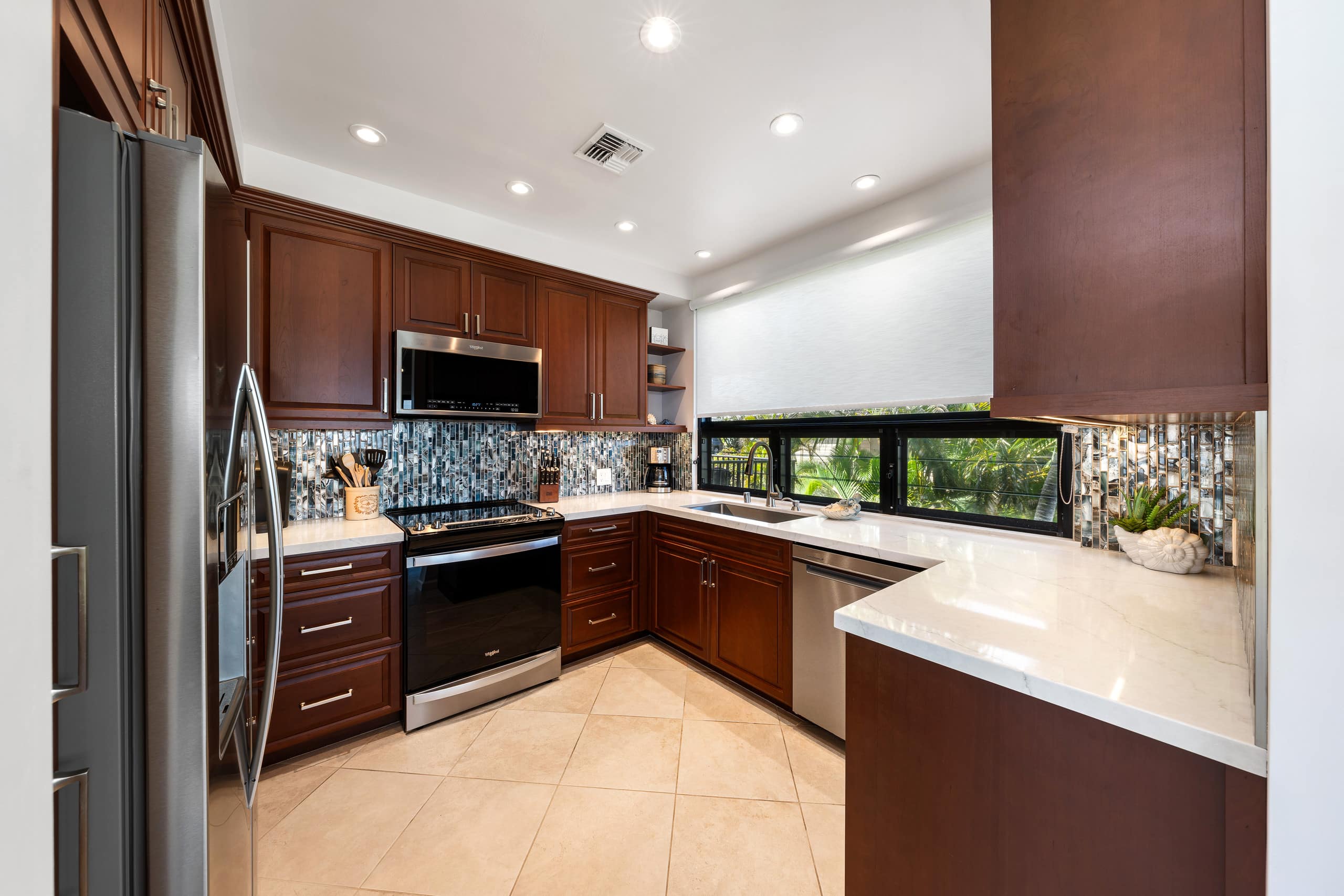 Condo in Lahaina · ★4.93 · 2 bedrooms · 3 beds · 3 baths - Image 10
