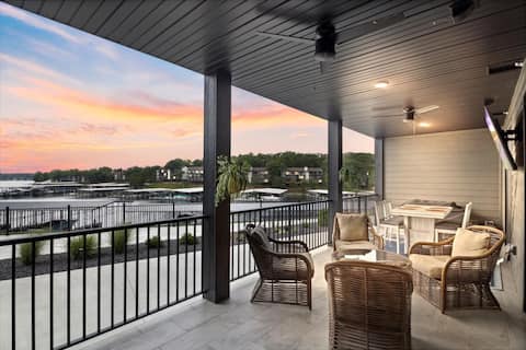 Vintage Villa -Luxury Condo, Infinity Pool, & Gym!