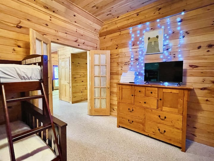 Chumba cha Ghorofa ya Chini Nje ya Chumba cha Mchezo