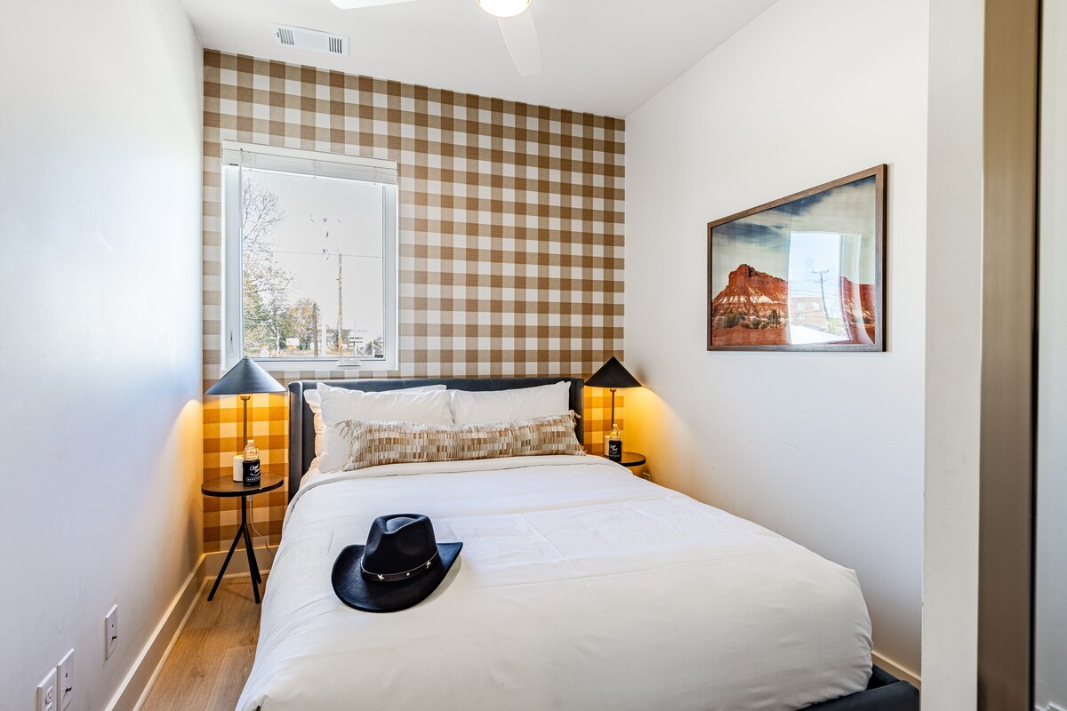 Dhoma e gjumit 3 ka një krevat dopio "queen".