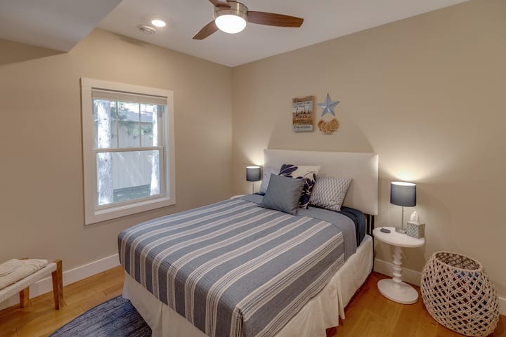 Bedroom 2 With a Queen
