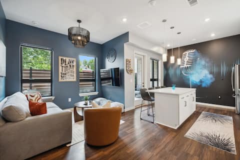 The Sound Wave Lux Condo By Vandy Mins to Broadway
