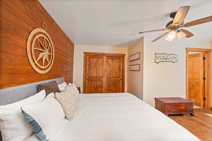 Dormitorio principal tamaño king con baño privado