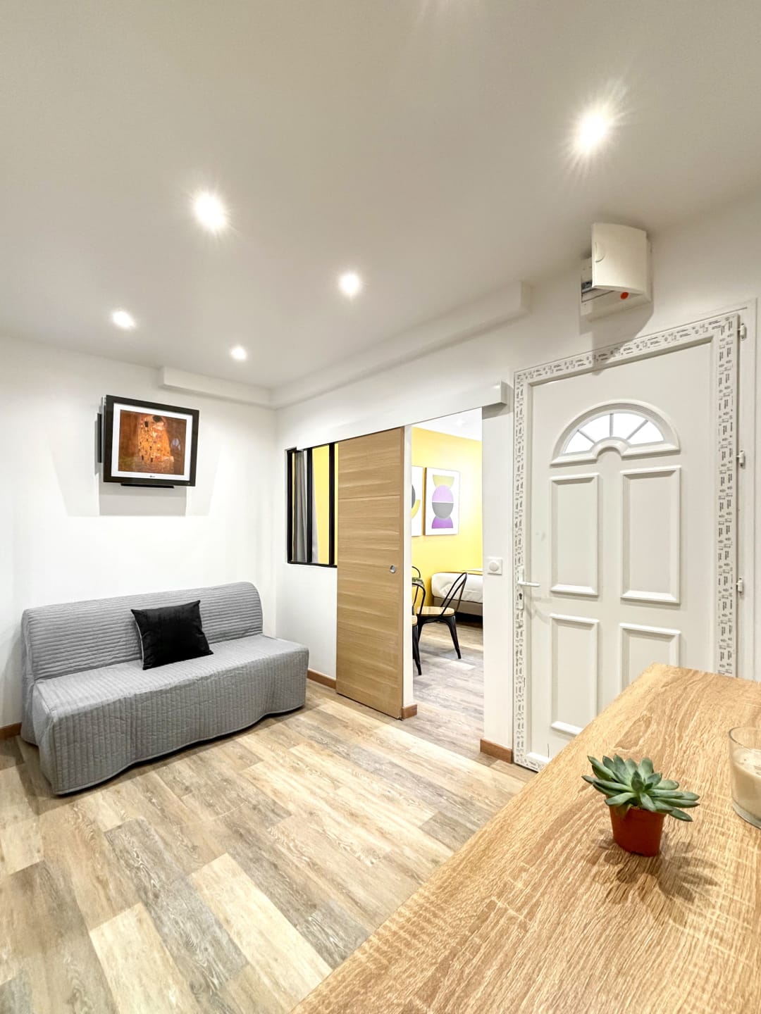 Top Airbnb: Exclusive 2BR Near Central Paris in Le Pré Saint Gervais