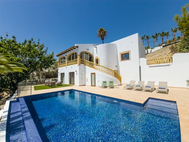 Avanoa Premium Rentals managed Airbnb listing 3