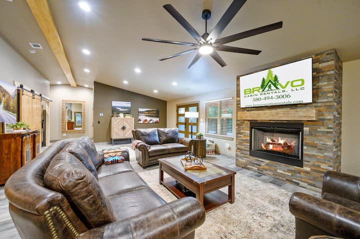 3 Br, 3 Bath, 3 Cozy Cabins + Pickleball - Hochatown, OK