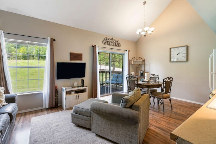 Scenic Spot Vacation Property - Branson, MO