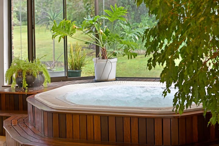 Linyanti Expansive Family Getaway - Houses for Rent in Cape Town