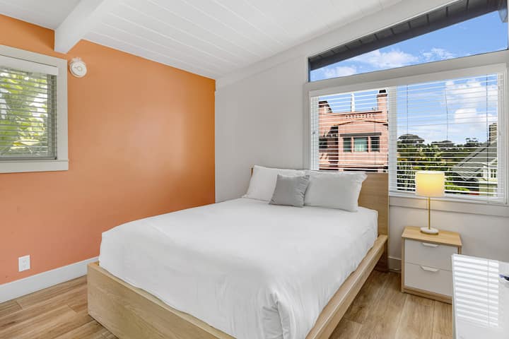 Спалната соба 3 има брачен кревет (широк 150-179 см).