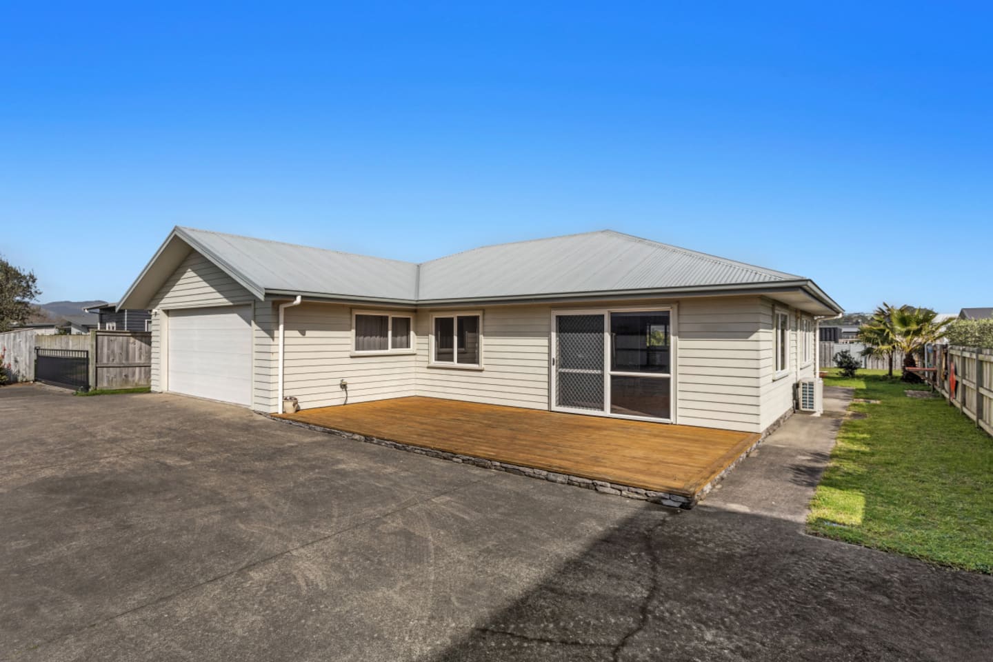 Family Tides Getaway- Waiotahe Beach 2