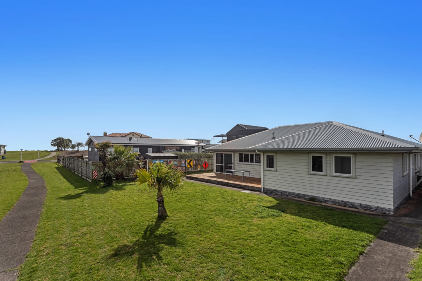 Family Tides Getaway- Waiotahe Beach 1