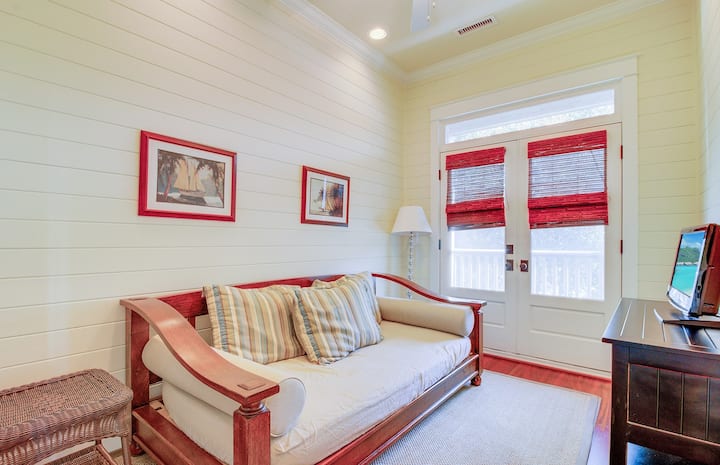 سرير نهاري، الطابق العلوي.