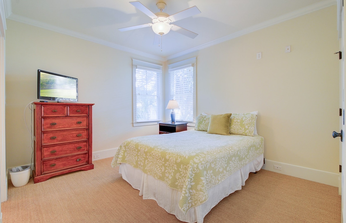 Spavaća soba 5 ima bračni krevet (1,6x2).