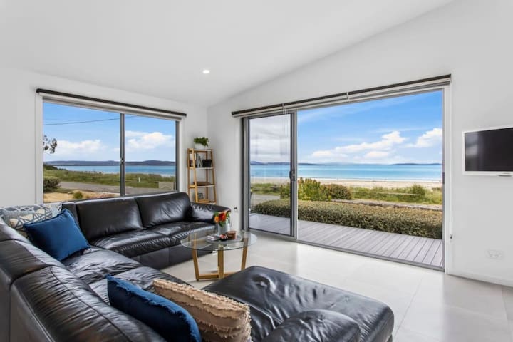 Seven Mile Beach House—Surf, Hike, Golf