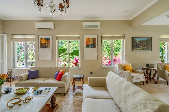 Rooms: Living room