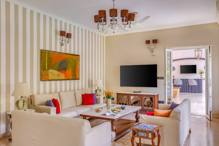 Rooms: Living room