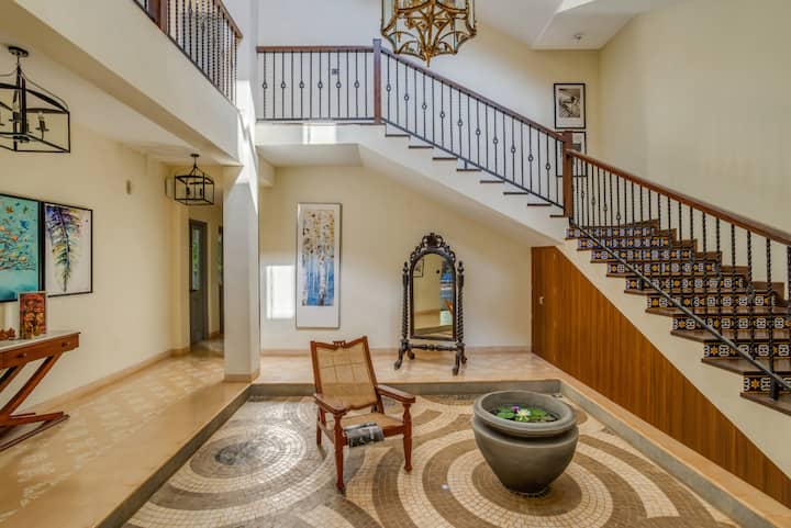 Interior: Staircase