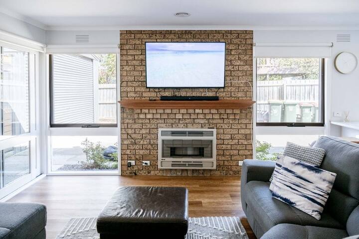 Endeavour Family Beach House gallery image 3