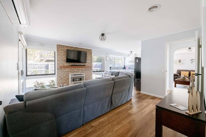 Endeavour Family Beach House gallery image 4