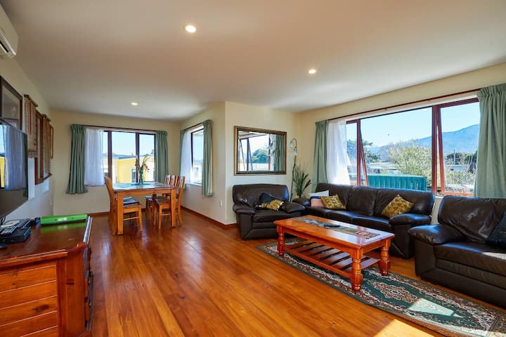Coastal | Spacious | Mountain Views - Kaikōura