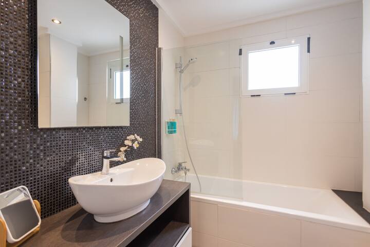 Stylish Attic in Valencia Centre by Florit Flats gallery image 5