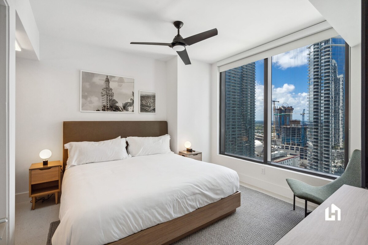 ในตอนท้ายของทั้งวันพักผ่อนในห้องนอนและนอนหลับเหมือนราชวงศ์บนเตียงคิงไซส์หรูหรา