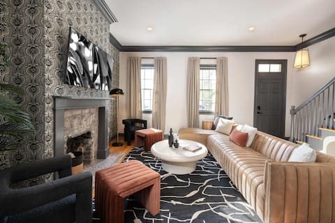 Renovated Townhome Near Forsyth Park, Parking