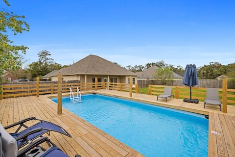 Large Pool, Game Room, Arcade