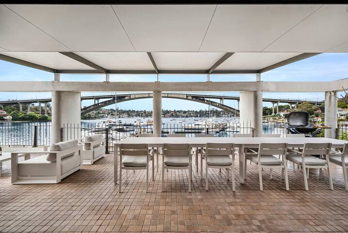 Sydney Harbour-Front Home With Views & Parking gallery image 2