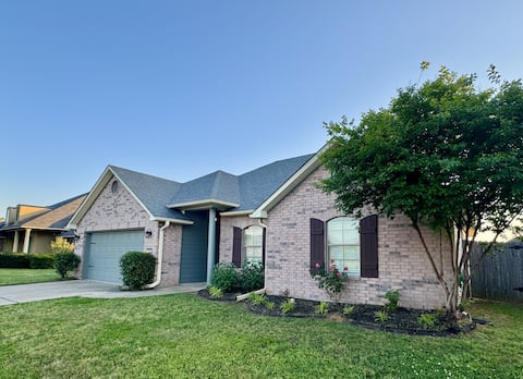 Cypress Moss Retreat in Legacy 4BR 2BA