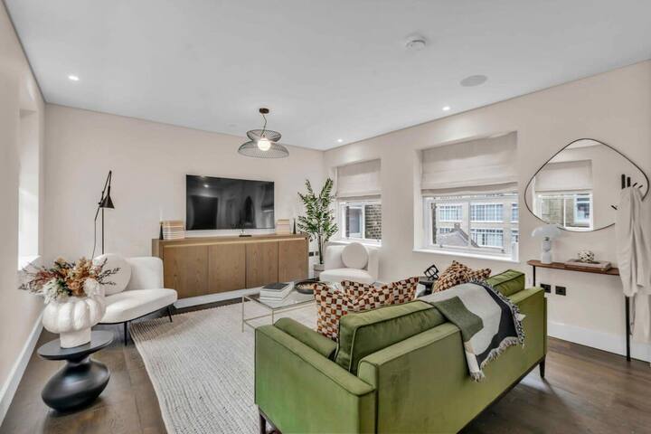 Exquisite luxury apartment with private lift gallery image 5