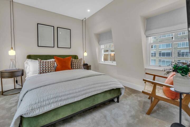 Exquisite luxury apartment with private lift gallery image 4