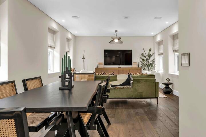 Exquisite luxury apartment with private lift gallery image 2