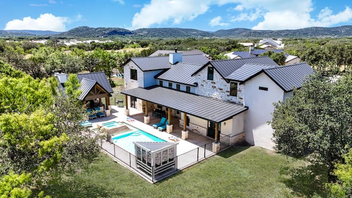 Heated pool~Hot Tub~w/Golf Cart~Arcade~2 Kitchens