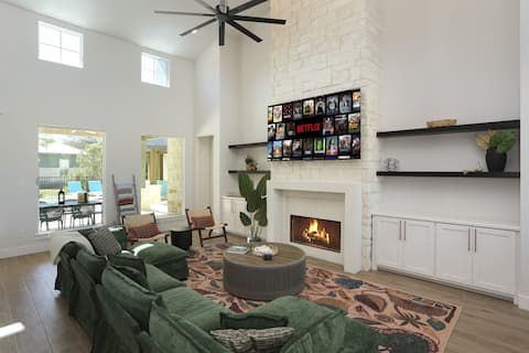 Top performing Airbnb: Heated pool~Hot Tub~w/Golf Cart~Arcade~2 Kitchens in Southwest Texas