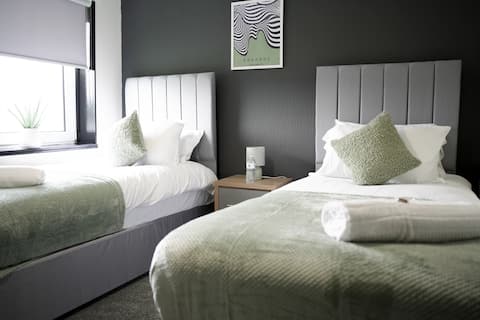 Snug Modern Home in Livingston