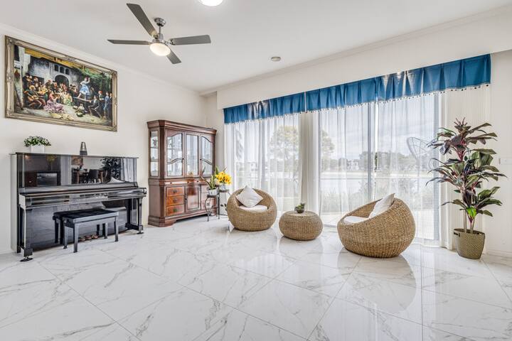 StayAU 6BR Deluxe Lakeview House Point Cook gallery image 3